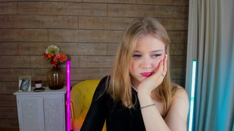 SelinSwarovski online show from 02/04/25, 03:33