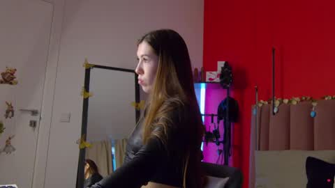 Nicole online show from 04/06/26, 01:47