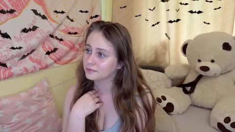 Snapshot of sellyahouston chatting on 11/12/25, 08:04 Sellya online show from 11/12/25, 08:04