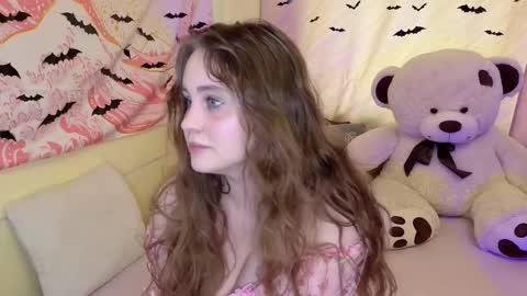 Snapshot of sellyahouston chatting on 11/27/25, 09:11 Sellya online show from 11/27/25, 09:11