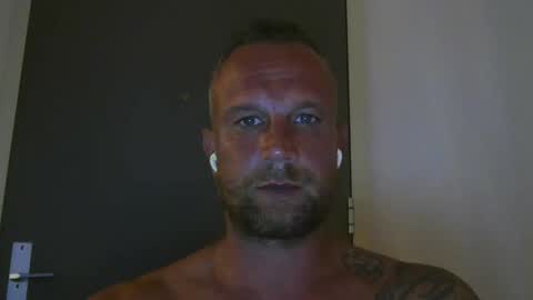 Snapshot of sence08 chatting on 09/15/25, 05:35 sence08 online show from 09/15/25, 05:35