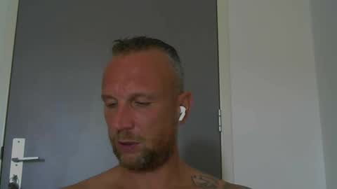 Snapshot of sence08 chatting on 09/19/25, 11:44 sence08 online show from 09/19/25, 11:44