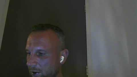 Snapshot of sence08 chatting on 10/31/25, 06:31 sence08 online show from 10/31/25, 06:31