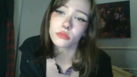 Snapshot of sendforesme chatting on 01/25/25, 02:15 goddess esme online show from 01/25/25, 02:15