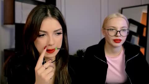 Snapshot of sendi_cais chatting on 10/17/25, 08:39 Sendi online show from 10/17/25, 08:39