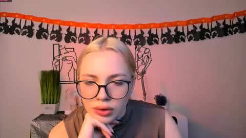 Snapshot of sendi_cais chatting on 11/03/25, 05:52 Sendi online show from 11/03/25, 05:52