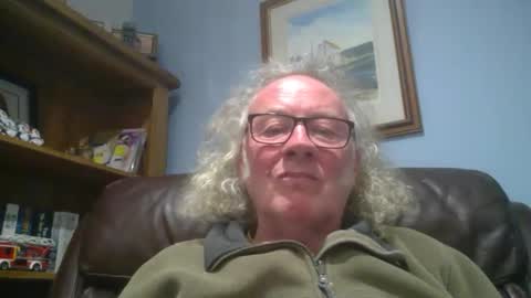 Snapshot of seniorfuntime1556 chatting on 02/07/25, 09:37 Summiteer online show from 02/07/25, 09:37
