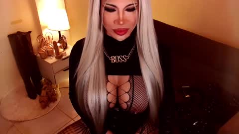 unstappable queen kate online show from 12/31/24, 01:47