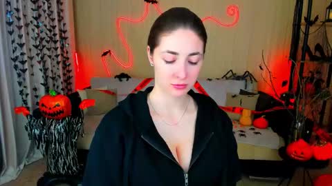 sensitiveheartt online show from 10/27/25, 04:38