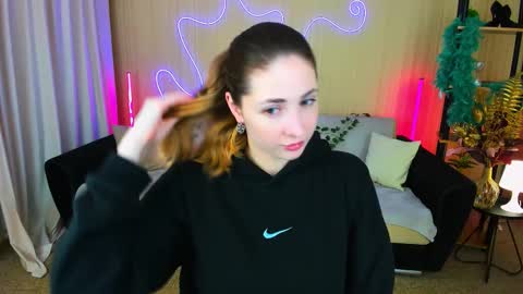 sensitiveheartt online show from 11/19/25, 12:16