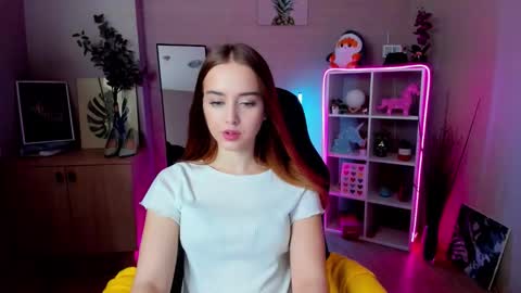 Snapshot of sensual_amy_ chatting on 02/19/26, 08:32 Emily online show from 02/19/26, 08:32
