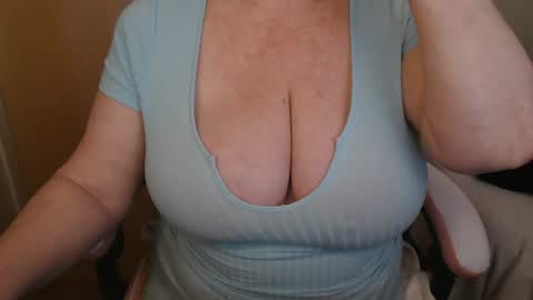 Snapshot of sensual_cris chatting on 05/19/26, 01:28 CRIS online show from 05/19/26, 01:28