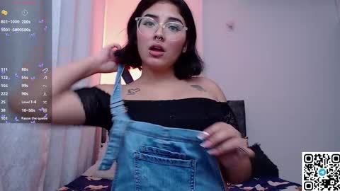 Snapshot of sensual_flame chatting on 12/21/24, 01:58 Camille and sophie online show from 12/21/24, 01:58