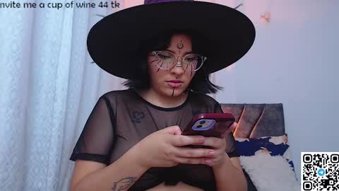 Snapshot of sensual_flame chatting on 12/27/24, 06:14 Camille and sophie online show from 12/27/24, 06:14