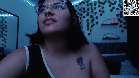 Snapshot of sensual_flame chatting on 12/30/24, 01:04 Camille and sophie online show from 12/30/24, 01:04