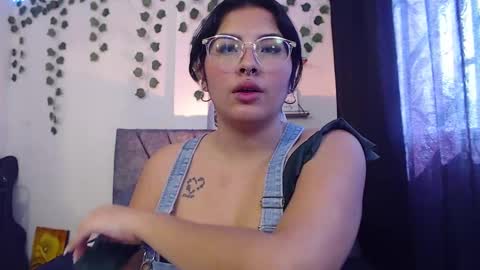 Snapshot of sensual_flame chatting on 02/20/25, 07:30 Camille and sophie online show from 02/20/25, 07:30