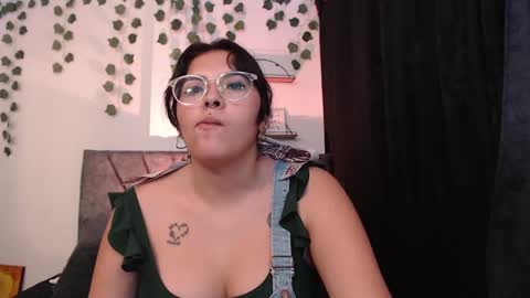 Snapshot of sensual_flame chatting on 02/20/25, 11:32 Camille and sophie online show from 02/20/25, 11:32