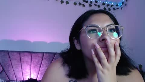 Snapshot of sensual_flame chatting on 02/27/25, 10:42 Camille and sophie online show from 02/27/25, 10:42