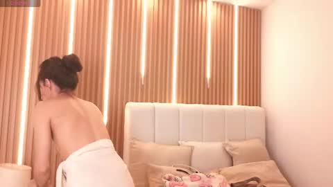 Snapshot of sensual_kim77 chatting on 06/23/26, 12:36 Sensual Kim77 online show from 06/23/26, 12:36