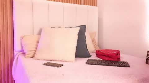 Snapshot of sensual_kim77 chatting on 07/14/26, 12:33 Sensual Kim77 online show from 07/14/26, 12:33