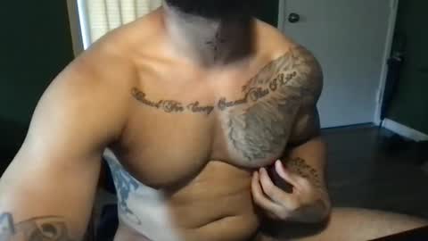 Snapshot of sensualbates chatting on 11/11/25, 07:03 SensualBates online show from 11/11/25, 07:03