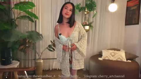 Maria- OF sensual bee online show from 09/28/25, 01:00