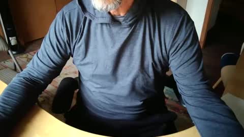 Snapshot of sensualgentlem chatting on 10/02/25, 12:28 Sensually Yours online show from 10/02/25, 12:28