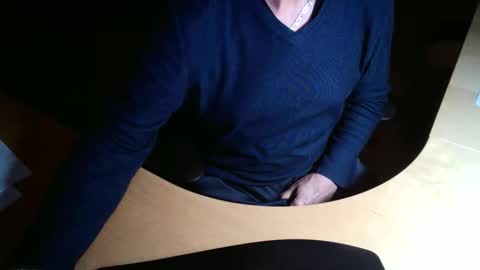 Snapshot of sensualgentlem chatting on 12/16/25, 01:21 Sensually Yours online show from 12/16/25, 01:21