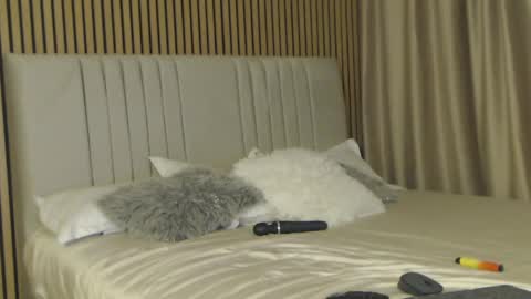 Hallie online show from 04/15/26, 07:58