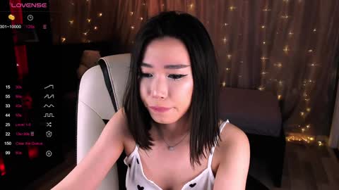 Snapshot of sensualily chatting on 02/06/25, 09:06 Kiki online show from 02/06/25, 09:06