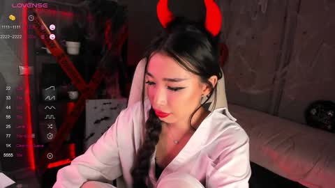 Kiki online show from 10/31/25, 03:13