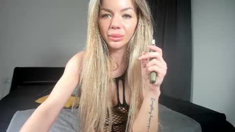 Snapshot of senzual_naughtyx chatting on 06/15/26, 07:16 senzual_naughtyx online show from 06/15/26, 07:16