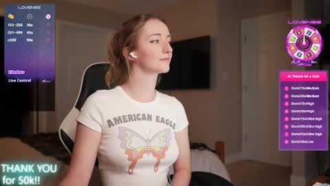 Snapshot of seraleexxx chatting on 01/25/25, 08:31 SeraLeeXXX online show from 01/25/25, 08:31