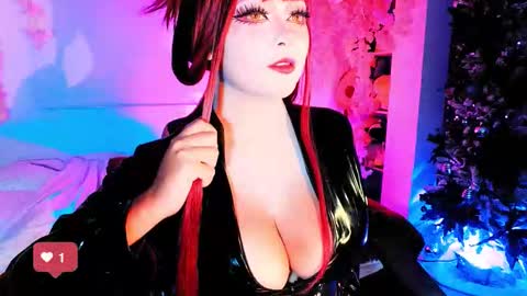 Snapshot of seraphine23_ chatting on 12/14/25, 01:00 seraphine online show from 12/14/25, 01:00