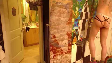 Snapshot of seraphyx33 chatting on 11/16/25, 02:11 seraphyx33 online show from 11/16/25, 02:11