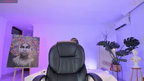 Snapshot of serena___ chatting on 10/24/25, 06:48 serena___ online show from 10/24/25, 06:48