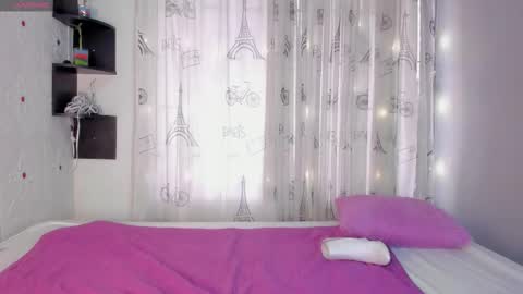 Snapshot of serena_fey chatting on 12/22/25, 12:02 Serena online show from 12/22/25, 12:02