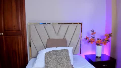 serenaaveline online show from 11/24/25, 10:53