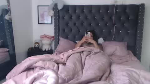 sararoussee online show from 02/09/25, 06:58