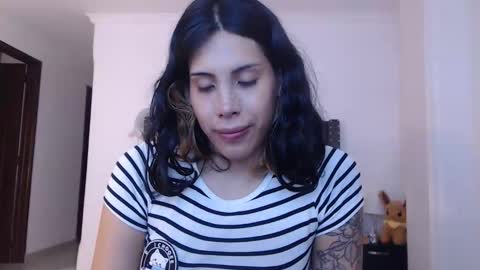 sararoussee online show from 04/23/26, 09:17