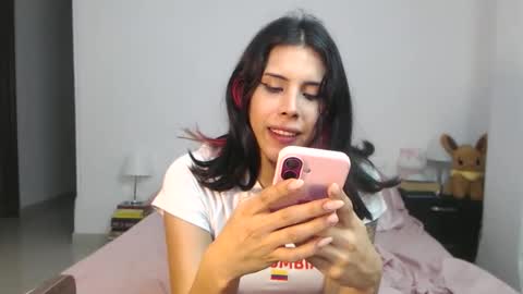 Snapshot of serenaroussee chatting on 05/14/26, 05:25 sararoussee online show from 05/14/26, 05:25