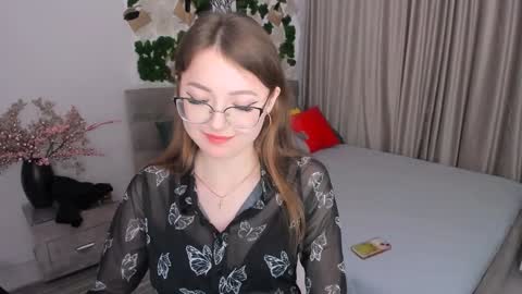 Ophelia online show from 02/04/25, 07:11