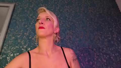 serenexx  your MILF online show from 11/05/25, 11:32