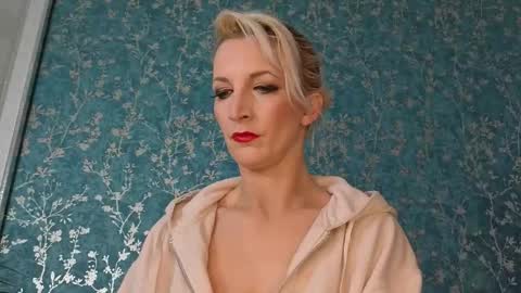 serenexx  your MILF online show from 11/26/25, 08:48