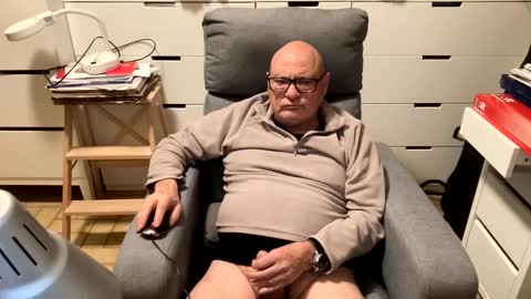 serge8413 online show from 01/04/25, 01:52