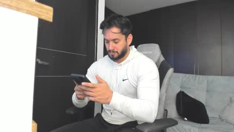 Snapshot of sergi_mancini11 chatting on 12/15/25, 08:07 Sergi Mancini online show from 12/15/25, 08:07