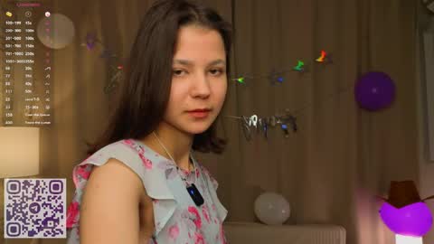 Snapshot of serinazele chatting on 05/31/26, 06:31 Melissa online show from 05/31/26, 06:31