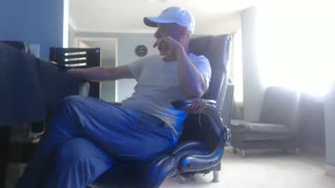 hetero serio discreto online show from 01/24/25, 08:43