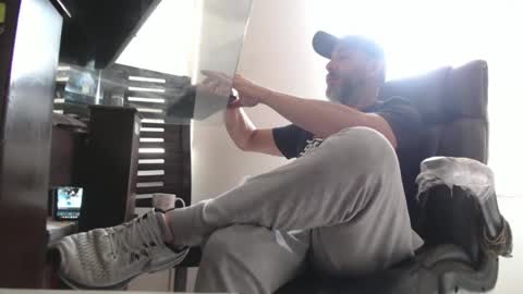 hetero serio discreto online show from 04/22/26, 09:05