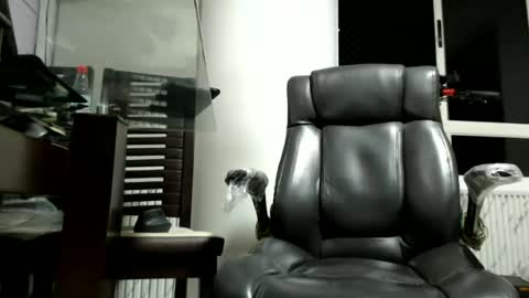 Snapshot of serioyhetero19 chatting on 06/18/26, 12:00 hetero serio discreto online show from 06/18/26, 12:00